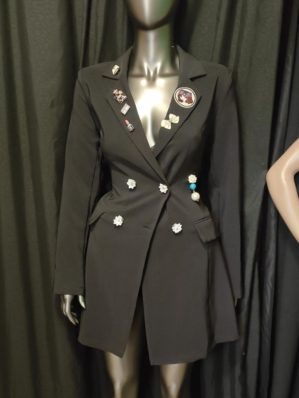 Blazer Mini Dress With Brooches - Picture 4 of 6